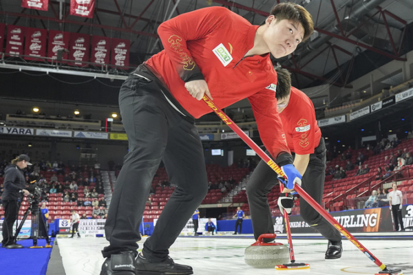 Japan Edges China 7-6 in Thrilling Curling Clash Japan_Edges_China_7_6_in_Thrilling_Curling_Clash
