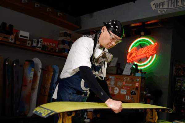Meet Lao Feng: The Master Tuner Behind Every Snowboard Run Meet_Lao_Feng__The_Master_Tuner_Behind_Every_Snowboard_Run video poster