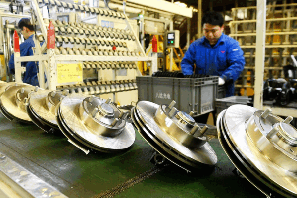 Chinese mainlandās manufacturing PMI dips to 49.0 in April Chinese mainlandās manufacturing PMI dips to 49.0 in April
