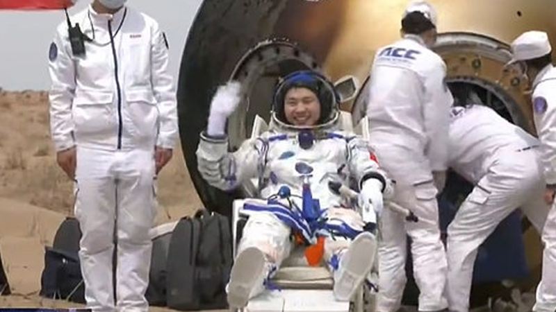 Shenzhou_19_Astronaut_Song_Lingdong_Exits_Capsule_After_Safe_Landing_poster - My Global News: Voices of a New Era Shenzhou_19_Astronaut_Song_Lingdong_Exits_Capsule_After_Safe_Landing video poster