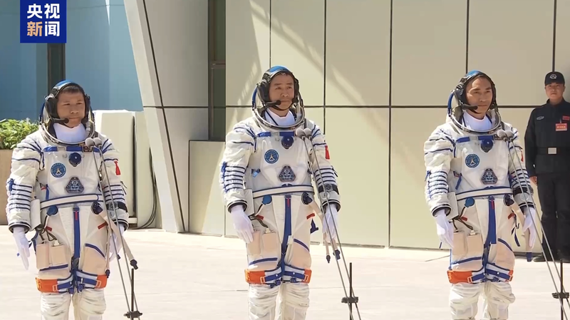 Shenzhou_20_Astronauts_Bid_Farewell_at_Jiuquan_Launch_Center_on_the_Chinese_mainland_poster - My Global News: Voices of a New Era Shenzhou_20_Astronauts_Bid_Farewell_at_Jiuquan_Launch_Center_on_the_Chinese_mainland video poster