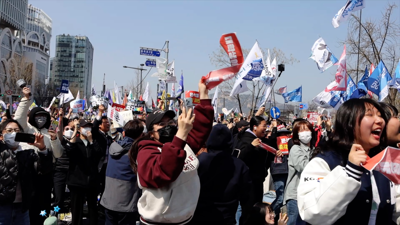 South_Korea_Court_Upholds_Yoon_Impeachment_Amid_Public_Outcry_poster - My Global News: Voices of a New Era South_Korea_Court_Upholds_Yoon_Impeachment_Amid_Public_Outcry video poster