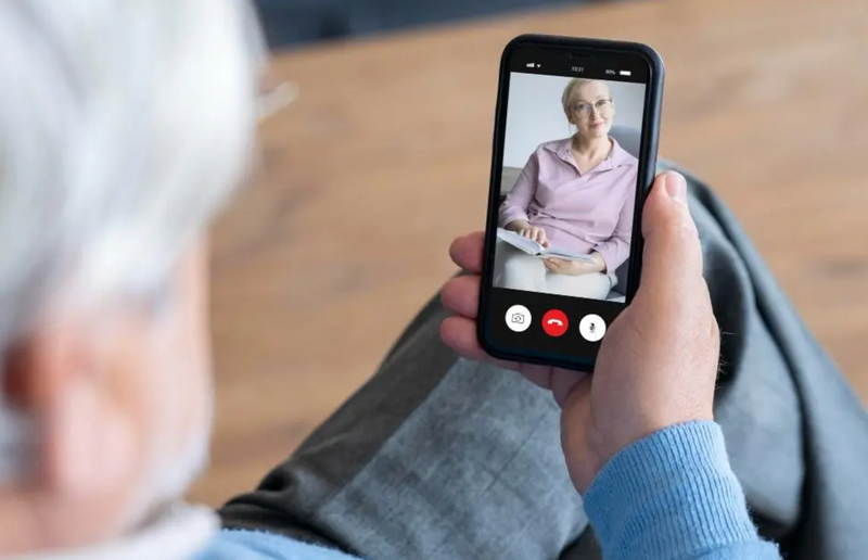 Study_Finds_Smartphone_Use_Slows_Cognitive_Decline_in_Seniors