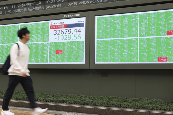 Tariff Tensions Deepen: U.S. Economy Faces Turmoil Amid Chinese Mainland Resilience Tariff_Tensions_Deepen__U_S__Economy_Faces_Turmoil_Amid_Chinese_Mainland_Resilience