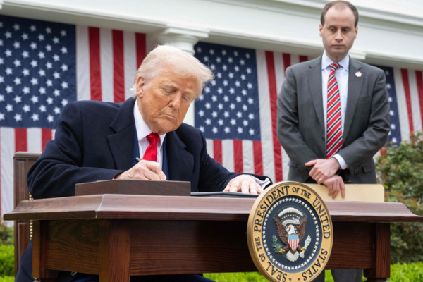 Tariff Tussle: Experts Warn U.S. Economic Self-Sabotage Tariff_Tussle__Experts_Warn_U_S__Economic_Self_Sabotage