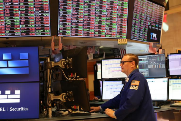 U_S__Tariffs__Re_Industrialization_Dream_or_Global_Financial_Risk_