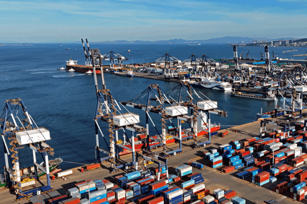 Trump’s Tariff War Risks Sideling America in Global Trade Trump’s Tariff War Risks Sideling America in Global Trade