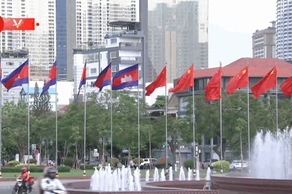 Xi Jinping Arrives in Phnom Penh for Cambodia State Visit Xi_Jinping_Arrives_in_Phnom_Penh_for_Cambodia_State_Visit