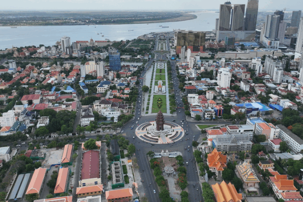 Xi Jinping Arrives in Phnom Penh for State Visit Xi_Jinping_Arrives_in_Phnom_Penh_for_State_Visit