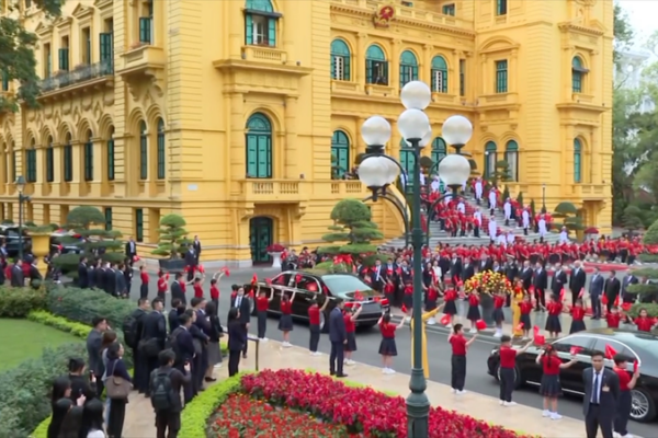 Xi_Jinping_Attends_Hanoi_Welcome_Ceremony_Hosted_by_To_Lam video poster