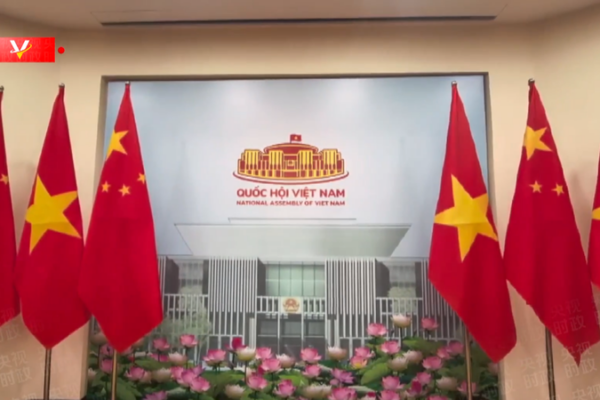 Xi_Jinping_Meets_Vietnam_s_National_Assembly_Chairman_in_Hanoi