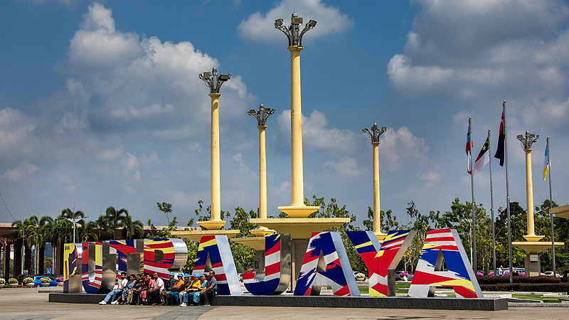 Xi_Jinping_and_Anwar_Ibrahim_Forge_Bilateral_Ties_in_Southeast_Asia video poster