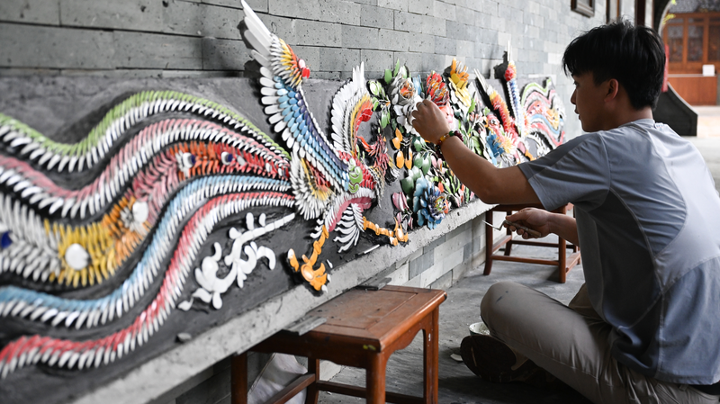 Young_Artisan_Reimagines_Chaozhou_Porcelain_Inlay_for_Modern_Life - My Global News: Voices of a New Era Young_Artisan_Reimagines_Chaozhou_Porcelain_Inlay_for_Modern_Life