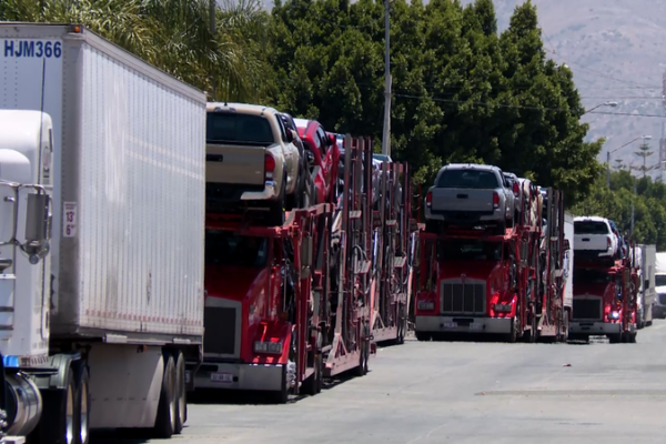 Mexico’s Auto Industry Thrives Amid Global Supply Ties video poster