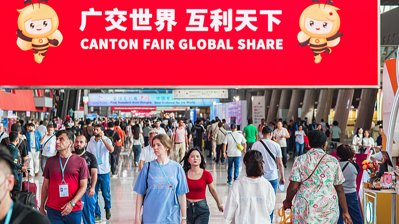 137th_Canton_Fair_Smashes_Overseas_Buyer_Records