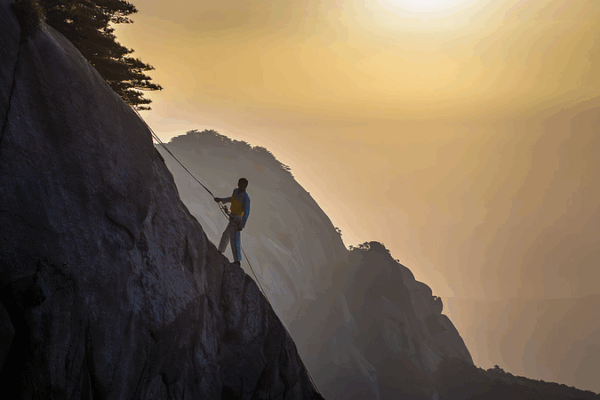 20 Years on the Edge: The Cliffside Cleaners of Tianzhu Mountain 20_Years_on_the_Edge__The_Cliffside_Cleaners_of_Tianzhu_Mountain