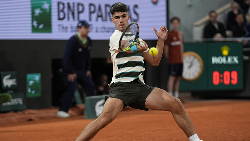 Alcaraz Stumbles but Advances to French Open Round of 16 Alcaraz_Stumbles_but_Advances_to_French_Open_Round_of_16