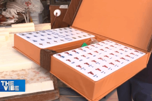 Hong Kong’s Last Female Mahjong Carver Keeps Craft Alive Hong Kong’s Last Female Mahjong Carver Keeps Craft Alive video poster