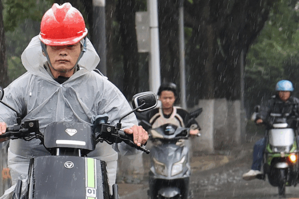 China Issues Yellow Alerts as Intense Rainstorms Sweep Regions China_Issues_Yellow_Alerts_as_Intense_Rainstorms_Sweep_Regions