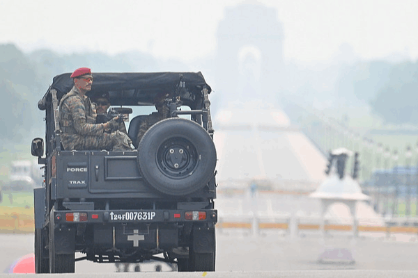 China Urges India and Pakistan to Remain Calm After Cross-Border Clashes China_Urges_India_and_Pakistan_to_Remain_Calm_After_Cross_Border_Clashes