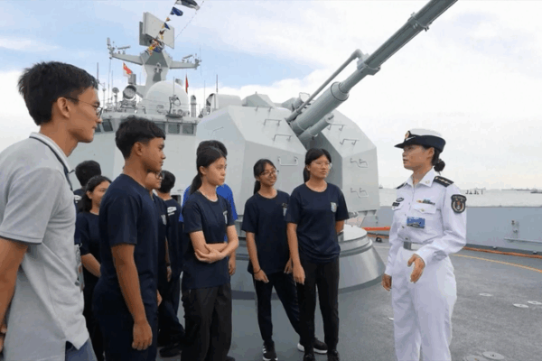 Chinese Frigate Xuchang Invites Public Aboard at IMDEX Asia 2025 Chinese_Frigate_Xuchang_Invites_Public_Aboard_at_IMDEX_Asia_2025