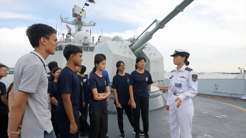 Chinese_Frigate_Xuchang_Invites_Public_Aboard_at_IMDEX_Asia_2025
