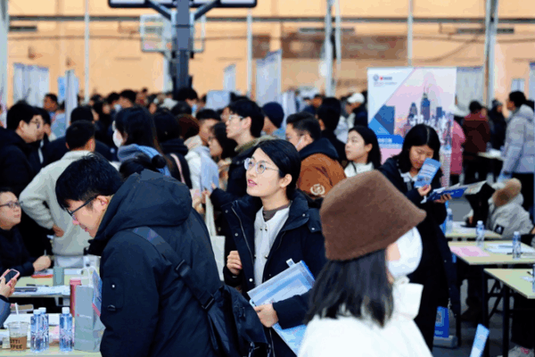 Chinese Mainland Enterprises Ramp Up Hiring for Record 12M Graduates Chinese_Mainland_Enterprises_Ramp_Up_Hiring_for_Record_12M_Graduates video poster