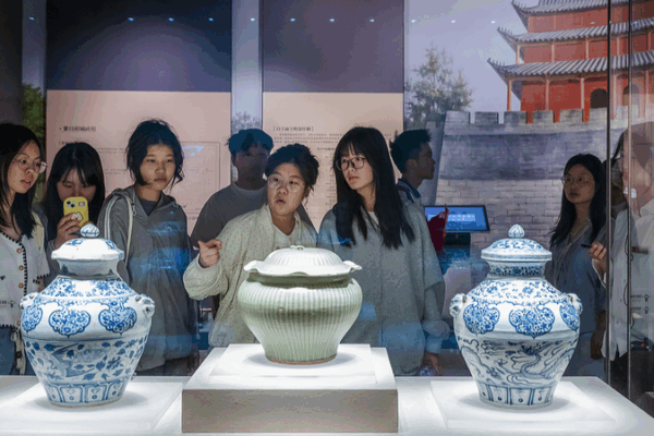 Chinese Mainland Museums Draw Record 1.49 Billion Visits in 2024 Chinese_Mainland_Museums_Draw_Record_1_49_Billion_Visits_in_2024