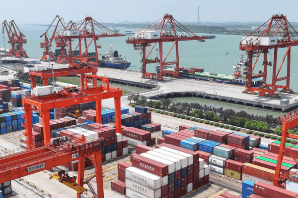 Chinese Mainland Trade Up 2.4% in First Four Months of 2025 Chinese_Mainland_Trade_Up_2_4__in_First_Four_Months_of_2025