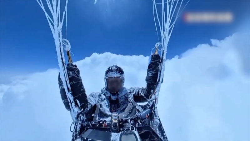 Chinese_Paraglider_s_Daring_Survival_at_8_598m