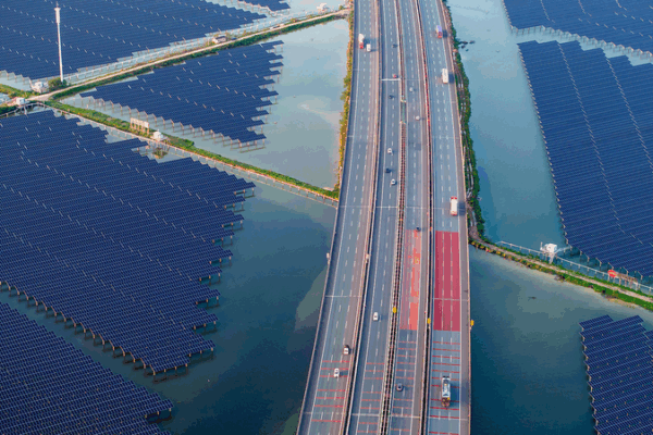 Chinese_mainland_s_renewable_energy_boom_powers_global_clean_transition