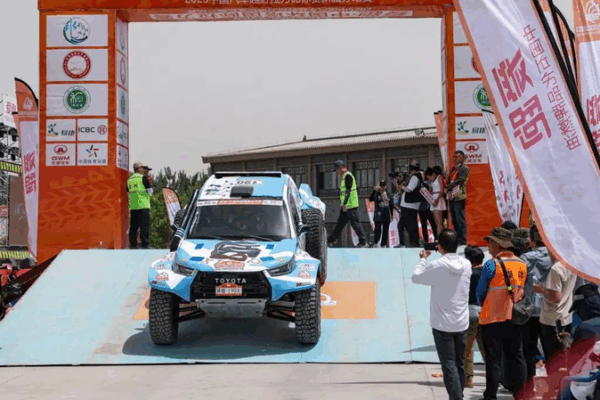 Engines Roar as 21st Taklimakan Rally Kicks Off Across 5,183km Desert Engines_Roar_as_21st_Taklimakan_Rally_Kicks_Off_Across_5_183km_Desert video poster