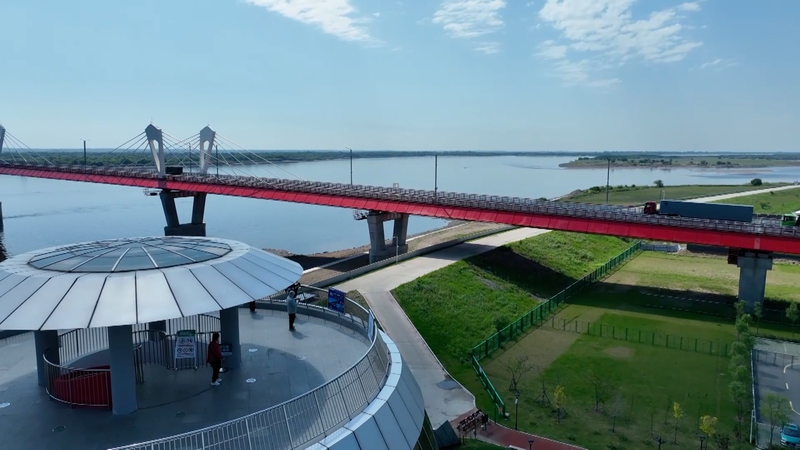 Heihe–Blagoveschchensk Bridge Fuels China-Russia Trade Ties Heihe–Blagoveschchensk Bridge Fuels China-Russia Trade Ties video poster