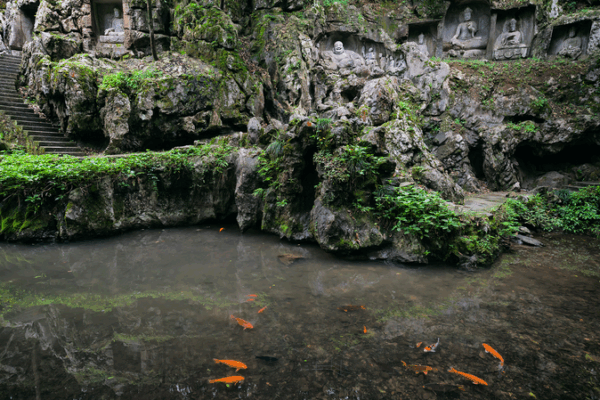 Feilai Peak’s Ancient Grottoes Unveil Hangzhou’s Limestone Splendor Feilai_Peak_s_Ancient_Grottoes_Unveil_Hangzhou_s_Limestone_Splendor