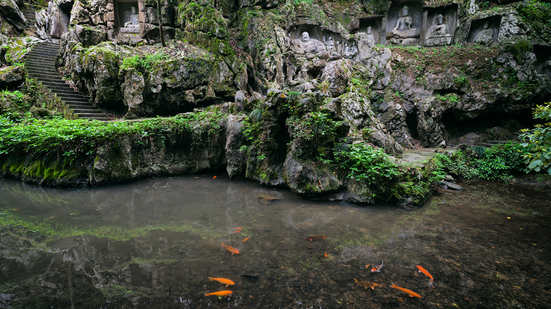Feilai_Peak_s_Ancient_Grottoes_Unveil_Hangzhou_s_Limestone_Splendor