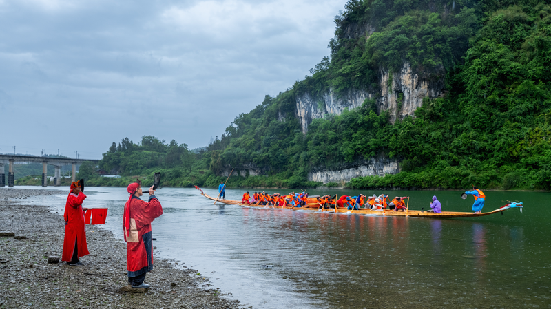 Guizhou Villagers Revive 1,000-Year Dragon Boat Tradition for Festival Races Guizhou_Villagers_Revive_1_000_Year_Dragon_Boat_Tradition_for_Festival_Races video poster
