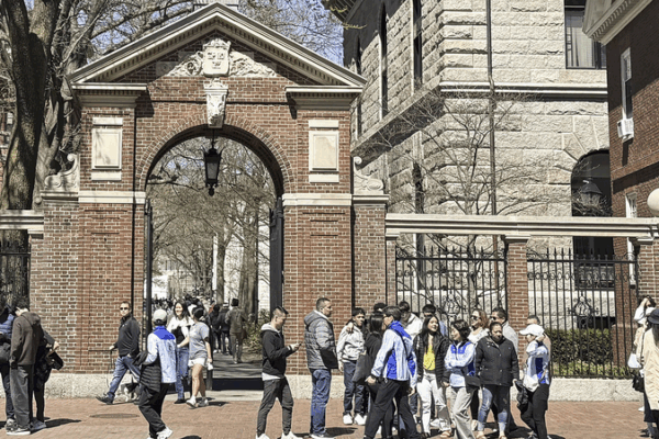 Judge Temporarily Blocks Trump Rule on Harvard’s International Students Judge_Temporarily_Blocks_Trump_Rule_on_Harvard_s_International_Students