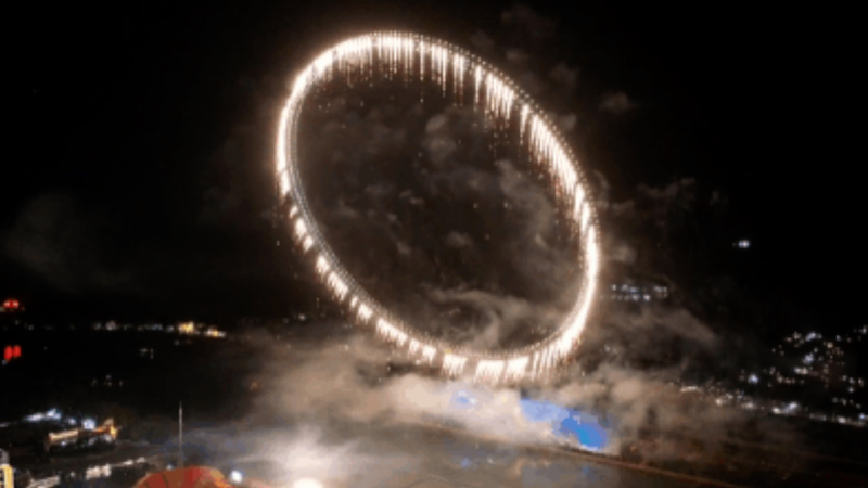 K0CAM48NA97BZ7V11MKT - My Global News: Voices of a New Era Liuyang’s 'Shining Chinese Red' Fireworks Light Up May Day video poster