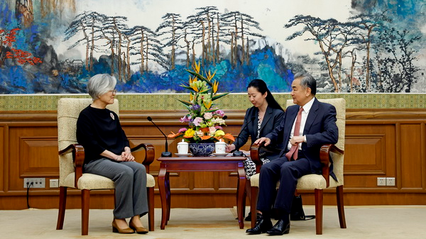 Wang Yi Calls for Positive China–U.S. Ties in Asia-Pacific