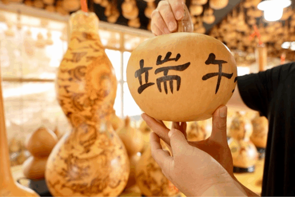 Lucky Gourds Sell Out at Shanxi Gourd Culture Park Lucky_Gourds_Sell_Out_at_Shanxi_Gourd_Culture_Park video poster