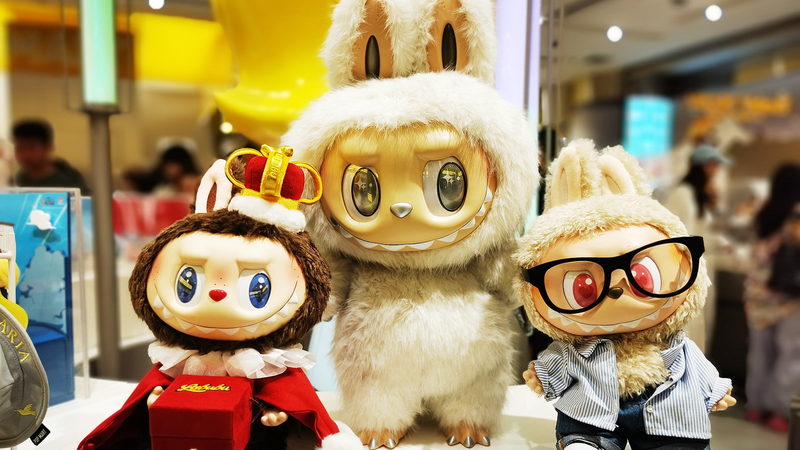 Labubu Craze Goes Global: Pop Mart’s Icon Sparks Fashion Frenzy