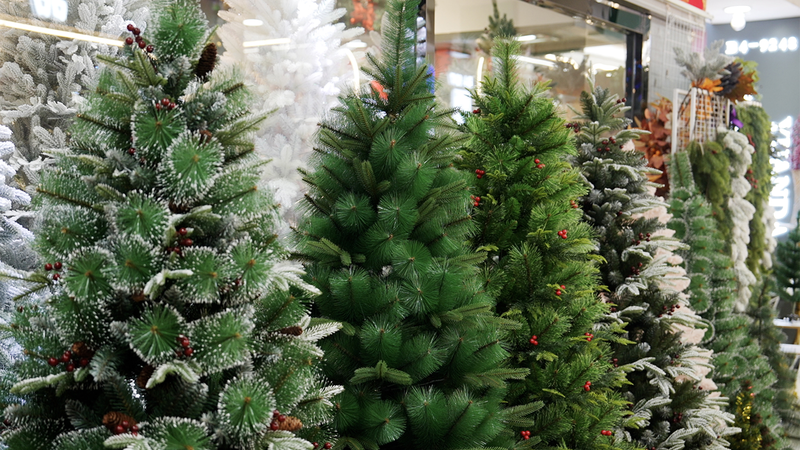 No_Christmas_for_Americans__Yiwu_Traders_Warn_of_Supply_Crunch video poster