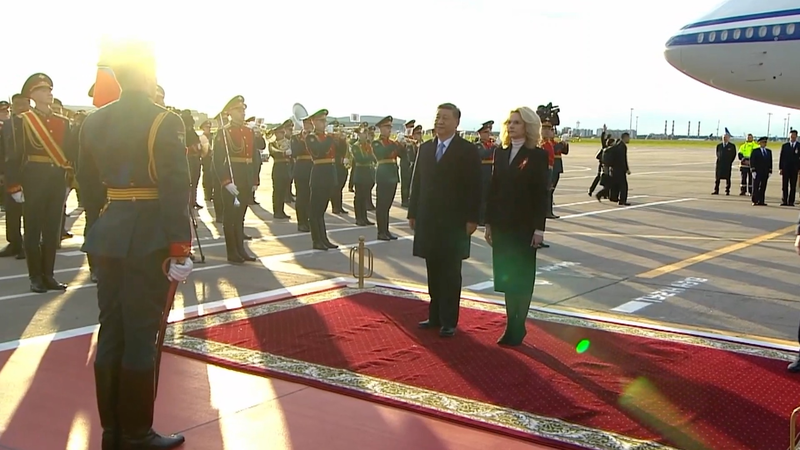 President_Xi_Jinping_Lands_in_Moscow_for_Grand_Welcome video poster