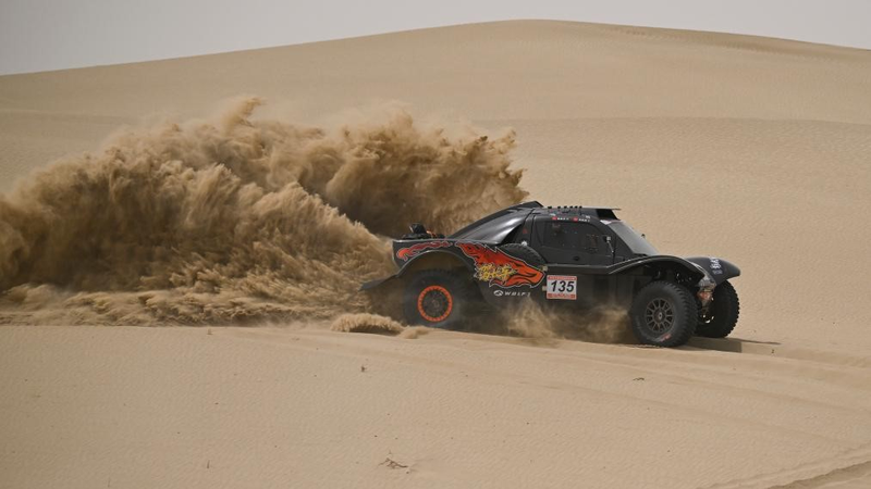 Racers_Tackle_Fiery_Dunes_in_Stage_Two_of_Taklimakan_Rally video poster