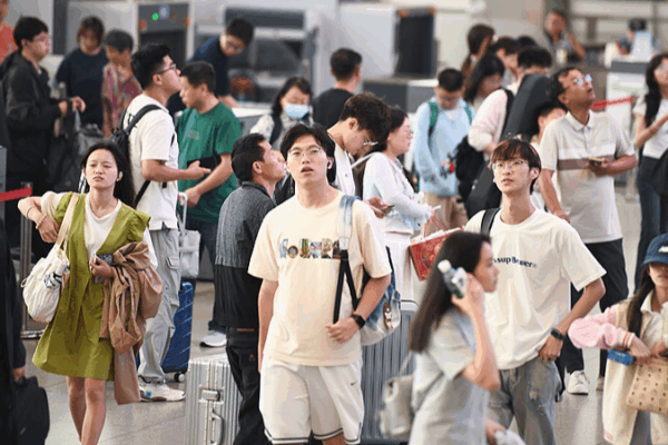 Rail Travel Surges as Dragon Boat Festival Holiday Kicks Off Rail_Travel_Surges_as_Dragon_Boat_Festival_Holiday_Kicks_Off