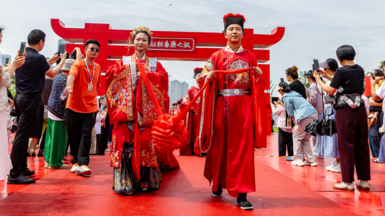 Song_Style_Bridal_Parade_Revives_Ancient_Wedding_Customs_in_Ninghai
