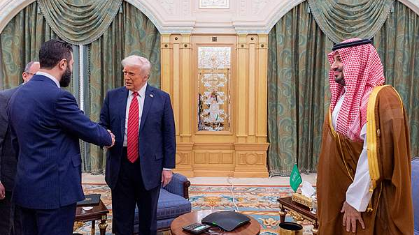 Trump Meets Syrian Interim Leader, Pushes Syria-Israel Ties and Iran Deal Trump_Meets_Syrian_Interim_Leader__Pushes_Syria_Israel_Ties_and_Iran_Deal