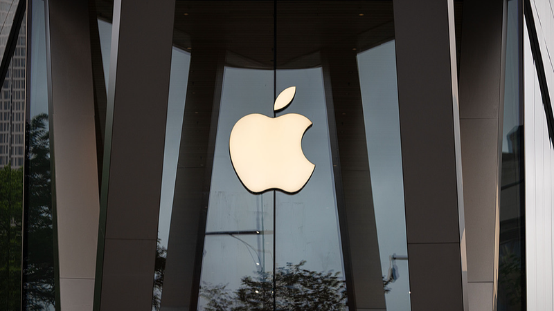 Trump_Threatens_Smartphone_Tariffs__Puts_Apple_and_Samsung_Under_Pressure