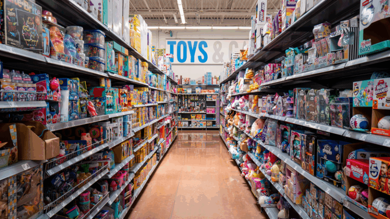 Trump_Urges_Walmart_to__Eat_the_Tariffs__as_Retail_Prices_Loom