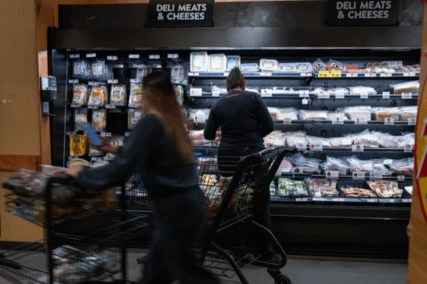 US Shoppers Brace for Higher Prices Amid Tariff Concerns US_Shoppers_Brace_for_Higher_Prices_Amid_Tariff_Concerns